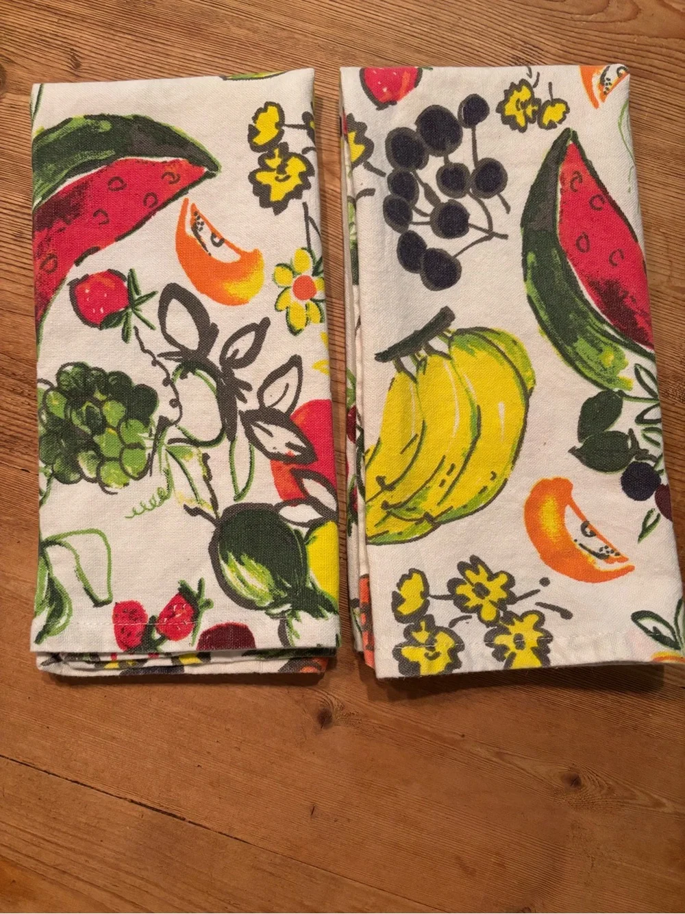 2 Multicolor Fruit-Print Cotton napkins / kitchen towels